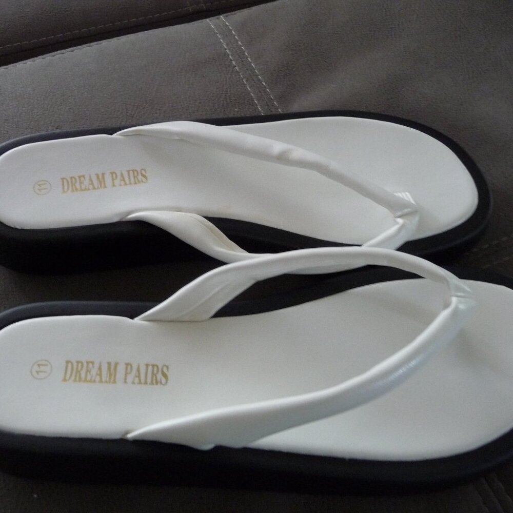 DREAM PARIS TRENDY FAUX LEATHER PLATFORM MINIMALIST THONG SANDALS NEW  NO BOX 11